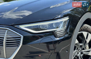 Позашляховик / Кросовер Audi e-tron 2021 в 