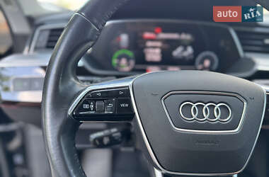 Позашляховик / Кросовер Audi e-tron 2021 в 