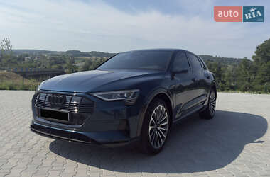 Позашляховик / Кросовер Audi e-tron 2019 в 