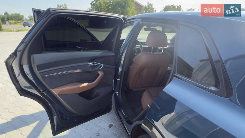 Позашляховик / Кросовер Audi e-tron 2019 в Чернівцях