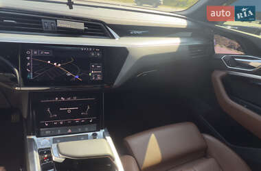 Позашляховик / Кросовер Audi e-tron 2019 в 