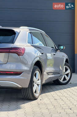 Внедорожник / Кроссовер Audi e-tron 2021 в 