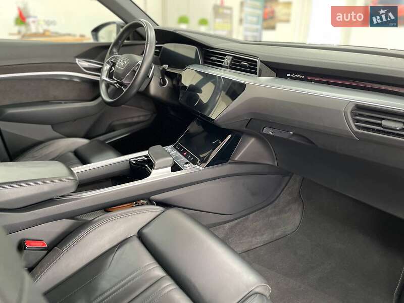 Внедорожник / Кроссовер Audi e-tron 2019 в Киеве