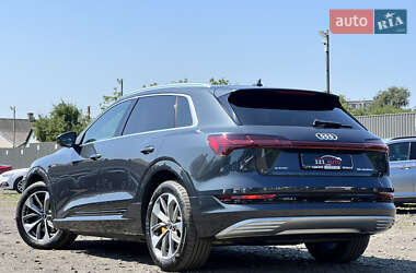 Внедорожник / Кроссовер Audi e-tron 2022 в 