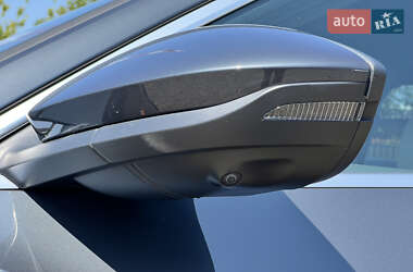 Внедорожник / Кроссовер Audi e-tron 2022 в 