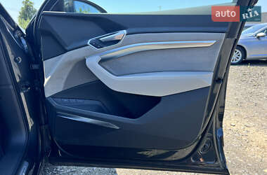 Внедорожник / Кроссовер Audi e-tron 2022 в 