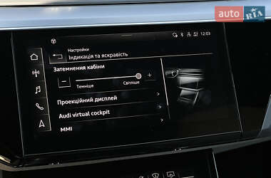 Внедорожник / Кроссовер Audi e-tron 2022 в 