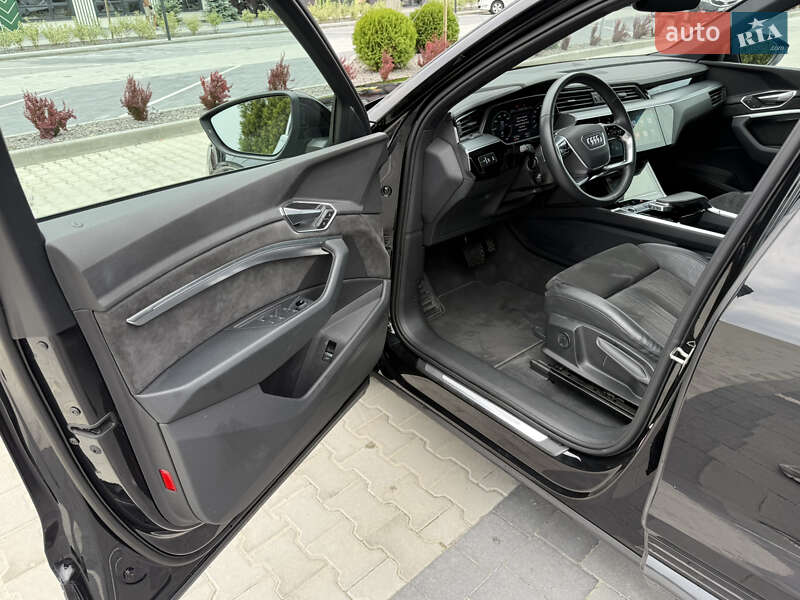 Позашляховик / Кросовер Audi e-tron 2020 в Городку