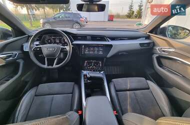 Позашляховик / Кросовер Audi e-tron 2019 в 