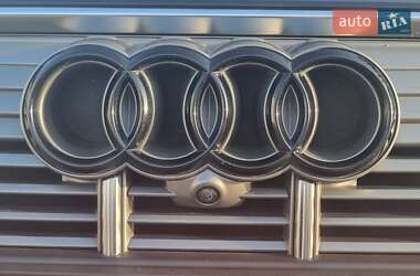 Позашляховик / Кросовер Audi e-tron 2019 в 
