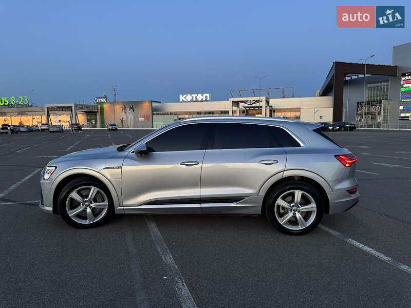 Позашляховик / Кросовер Audi e-tron 2019 в Києві