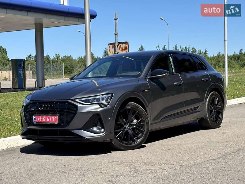 Позашляховик / Кросовер Audi e-tron 2022 в 