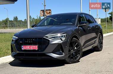 Позашляховик / Кросовер Audi e-tron 2022 в 