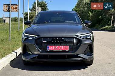 Позашляховик / Кросовер Audi e-tron 2022 в 