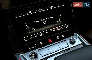 Позашляховик / Кросовер Audi e-tron 2022 в 