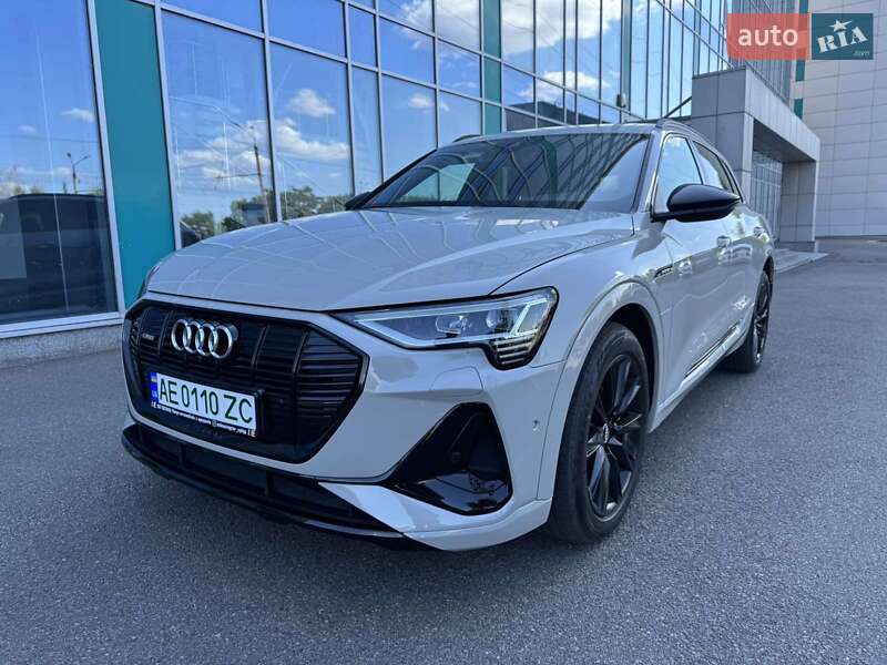 Внедорожник / Кроссовер Audi e-tron 2020 в 