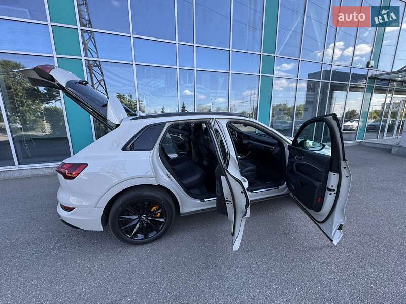 Позашляховик / Кросовер Audi e-tron 2020 в Дніпрі фото 3 Позашляховик / Кросовер Audi e-tron 2020 в Дніпрі