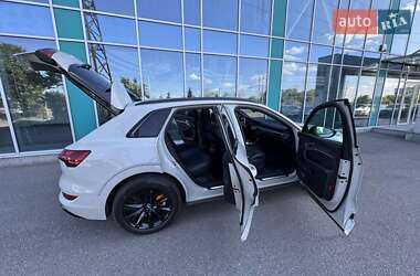 Внедорожник / Кроссовер Audi e-tron 2020 в 