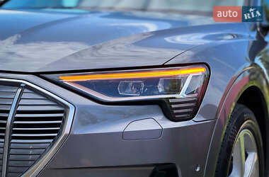 Позашляховик / Кросовер Audi e-tron 2020 в 