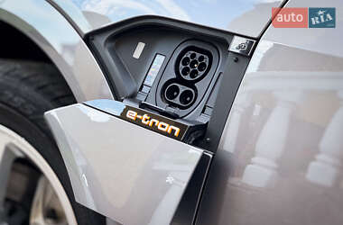Позашляховик / Кросовер Audi e-tron 2020 в 