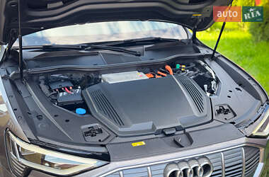 Позашляховик / Кросовер Audi e-tron 2020 в 