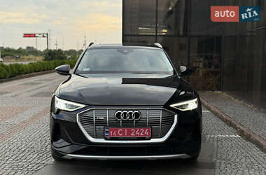 Внедорожник / Кроссовер Audi e-tron 2022 в 