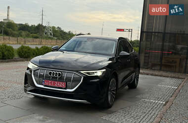 Внедорожник / Кроссовер Audi e-tron 2022 в 