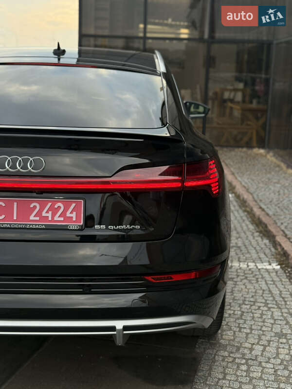 Позашляховик / Кросовер Audi e-tron 2022 в Мукачевому