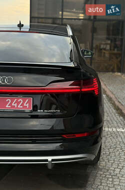 Внедорожник / Кроссовер Audi e-tron 2022 в 