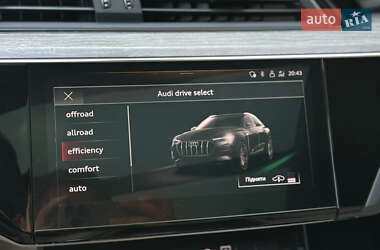 Внедорожник / Кроссовер Audi e-tron 2022 в 