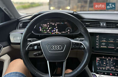 Внедорожник / Кроссовер Audi e-tron 2022 в 