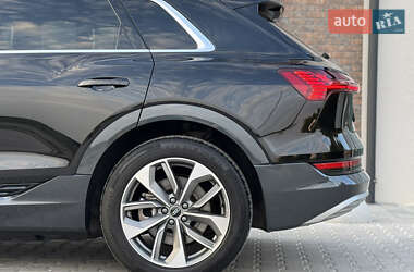 Внедорожник / Кроссовер Audi e-tron 2020 в 