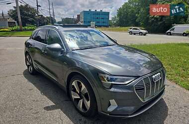 Позашляховик / Кросовер Audi e-tron 2019 в 