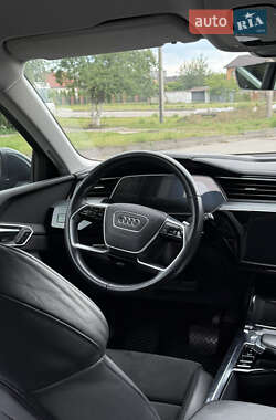Позашляховик / Кросовер Audi e-tron 2020 в 