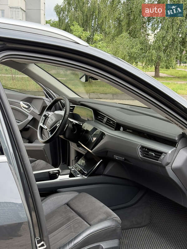 Внедорожник / Кроссовер Audi e-tron 2020 в Вараше фото 16 Внедорожник / Кроссовер Audi e-tron 2020 в Вараше