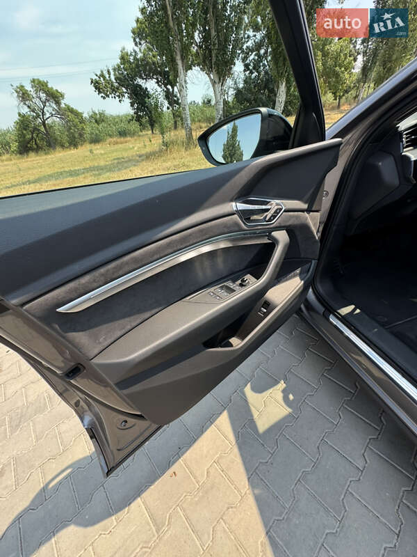 Позашляховик / Кросовер Audi e-tron 2020 в Ізмаїлі