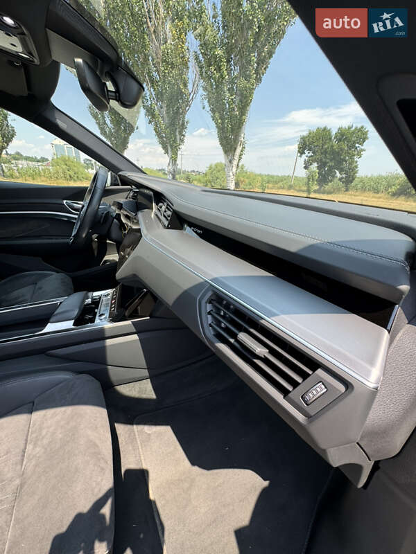 Позашляховик / Кросовер Audi e-tron 2020 в Ізмаїлі