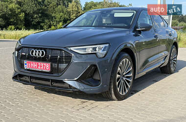Позашляховик / Кросовер Audi e-tron 2022 в 
