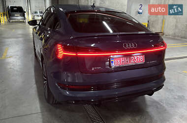 Позашляховик / Кросовер Audi e-tron 2022 в 