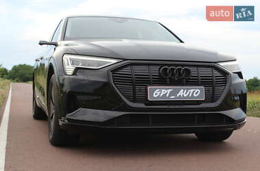 Внедорожник / Кроссовер Audi e-tron 2022 в 