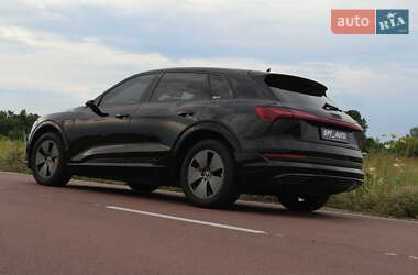 Внедорожник / Кроссовер Audi e-tron 2022 в 