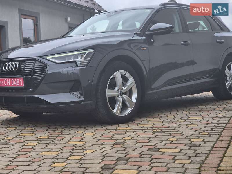 Позашляховик / Кросовер Audi e-tron 2020 в Стрию