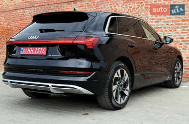 Внедорожник / Кроссовер Audi e-tron 2023 в 