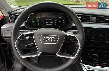 Внедорожник / Кроссовер Audi e-tron 2023 в 