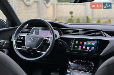 Позашляховик / Кросовер Audi e-tron 2022 в 