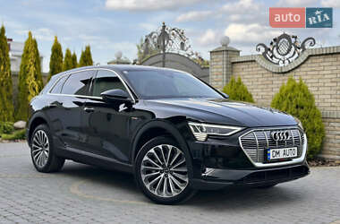 Позашляховик / Кросовер Audi e-tron 2022 в 