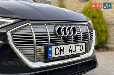 Позашляховик / Кросовер Audi e-tron 2022 в 
