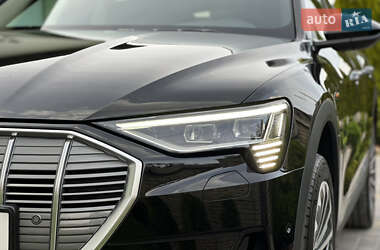 Позашляховик / Кросовер Audi e-tron 2022 в 