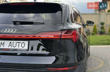 Позашляховик / Кросовер Audi e-tron 2022 в 