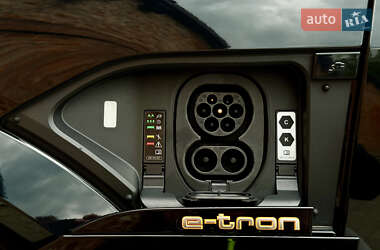 Внедорожник / Кроссовер Audi e-tron 2023 в 